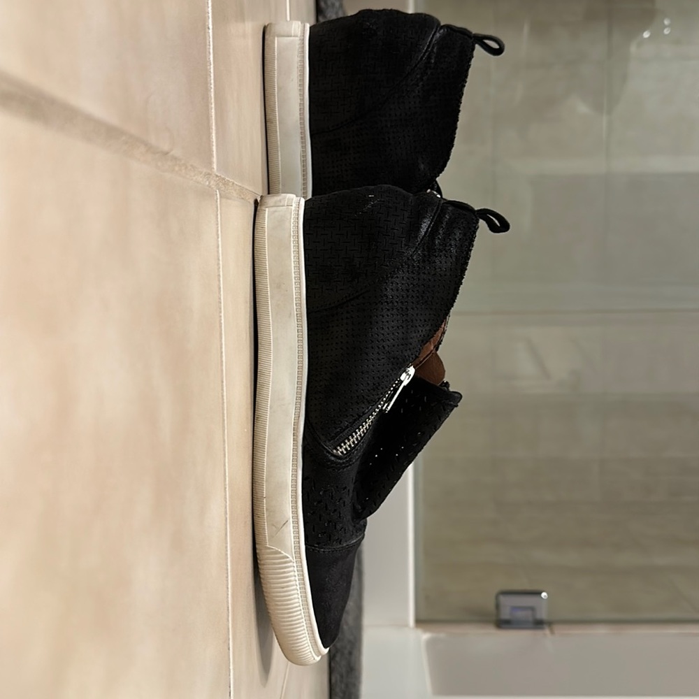 Black Dolce Vita shoes